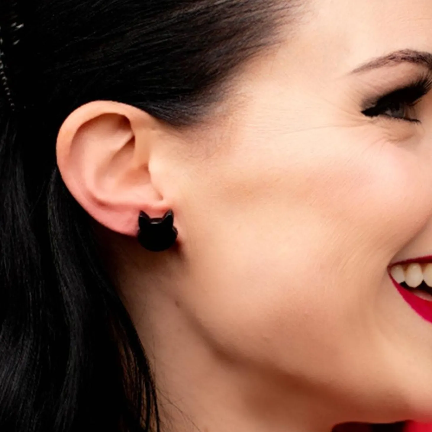 Cat Head Ripple Resin Stud Earrings - Black