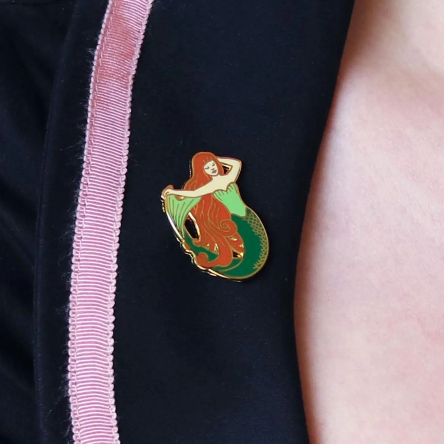 Siren'S Call Enamel Pin
